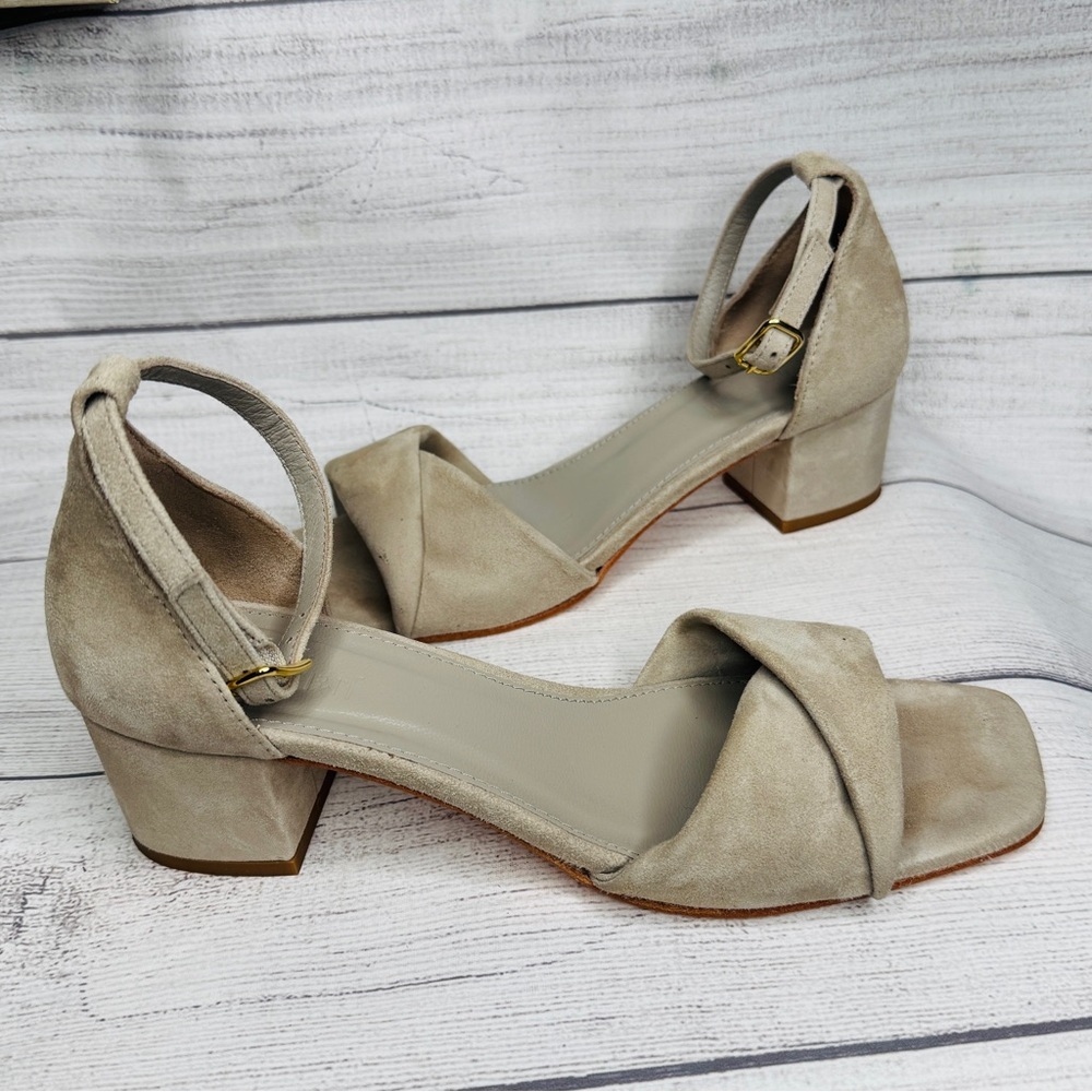 J. McLaughlin Krissa Taupe Gray Tab Suede Block Heel Sandals Size 8‎